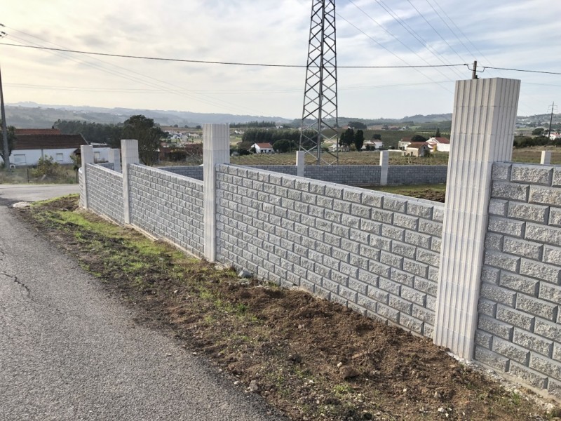 Murante Côr: Cinza | Pilar de Muro Côr: Branco Sujo